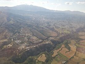 Vista aerea de el sitio El Inga en Quito.jpg