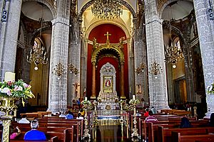 Archivo:Vista interior de la Antigua Basílica de Guadalupe