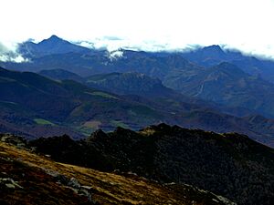 Archivo:Vistas desde La Concilla hacia la sierra del Híjar