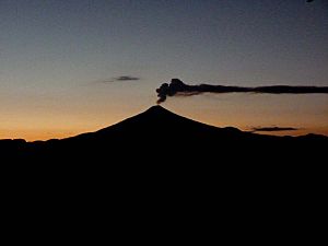 Archivo:Volcan villarrica - Flickr - rgamper