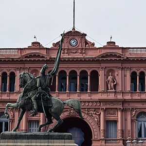 Archivo:"General custodiando la Rosada"