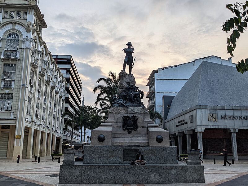 2022-05-20 Sucre Monument Guayaquil 02