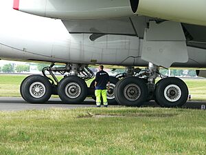 Archivo:Airbus A380 Fahrwerk