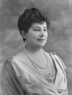 Archivo:Baroness Emma Orczy by Bassano