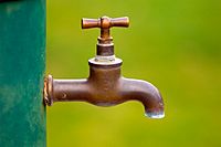 Archivo:Brass water tap