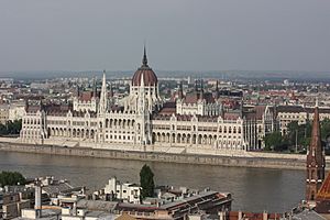 Archivo:Budapest, Parliament (6785000268)