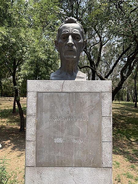 Busto de Agustín Lara