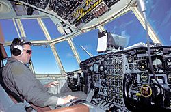 Archivo:C-130 Hercules cockpit hg