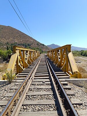 Archivo:En la línea del Ferrocarril de Valparaíso a Santiago. Chile
