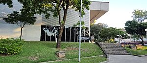 Archivo:Entranda principal do CAD 2 UFMG 2023