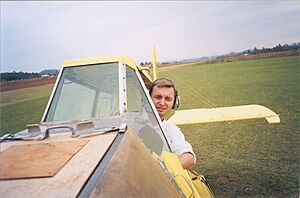 Archivo:Grumman Ag Cat perteneciente al Plan Nacional de Manejo del Fuego (1996) en plataforma del antiguo Aeroclub Posadas (11)