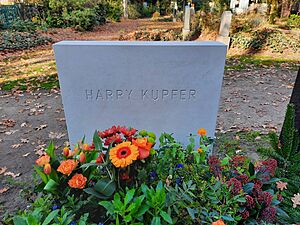 Archivo:Harry Kupfer - Dorotheenstädtischer Friedhof - Mutter Erde fec