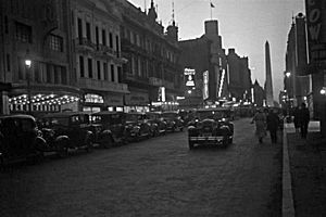 Archivo:Horacio Coppola - Buenos Aires 1936 - Corrientes y Maipú