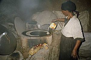 Archivo:How to make injera in d.markos,Ethiopia