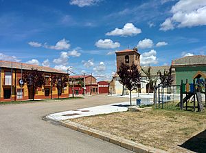 Iglesia de San Miguel Arcángel y casa consistorial