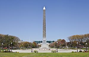 Archivo:Indiana World War Memorial Plaza, Indianápolis, Estados Unidos, 2012-10-22, DD 07