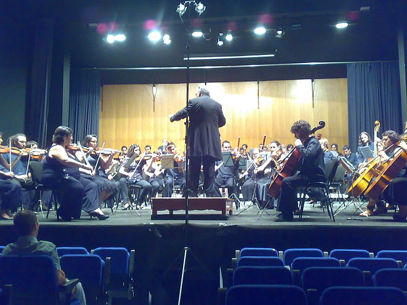 Jordi Mora dirigiendo