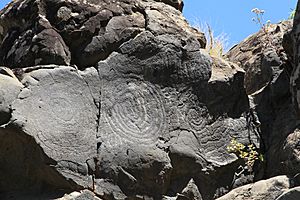 Archivo:La Palma - El Paso - Barranco de Tenisque - Grabados rupestres de El Cementerio 15 ies