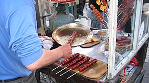 Archivo:Making candied fruit in Tianjin China