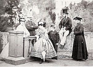 Archivo:Margherita, Thomas with their tutors