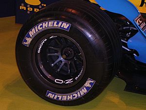 Archivo:Neumatico Renault F25 Michelin