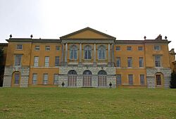 Archivo:North Front of West Wycombe