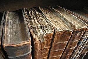 Archivo:Old book bindings