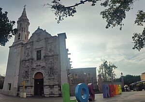 Archivo:Parroquia de Los Santos Reyes