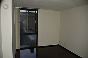 Archivo:Riverside Plaza 2014-08-26 - apartment interior 1