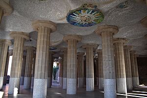 Archivo:Sala hipòstila Güell
