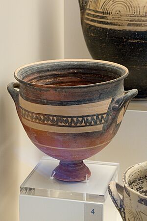 Archivo:Skyphos with conical foot, Tiryns, 1025-900 BC, AM of Nafplio, 202246