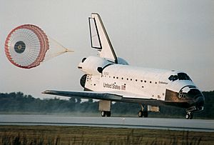 Archivo:Space Shuttle Endeavour landing