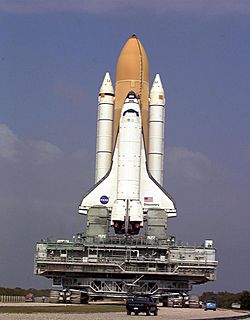 Archivo:Space Shuttle Movile Launcher Platform big