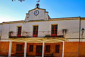 Archivo:Torre del reloj en Santa Teresa