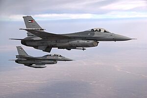 Archivo:Two F-16 of the Royal Jordanian Air Force