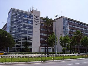 Archivo:UB Química i Física Facultat Barcelona