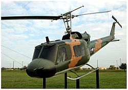 Archivo:UH-1B Iroquois on display