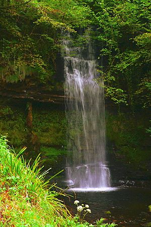 Archivo:Waterfall at Lough Clencar - geograph.org.uk - 1152543