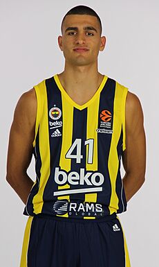 Archivo:Yam Madar 41 Fenerbahçe Basketball 20230926 (1)
