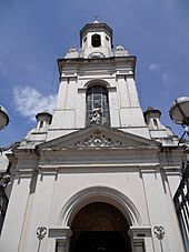 Archivo:Bogotá fachada y torre de la iglesia de la capuchina