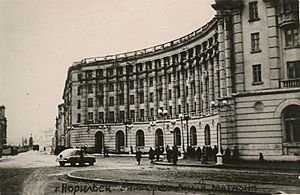 Archivo:Central shop in Norilsk in 1957