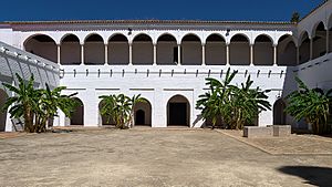 Archivo:Claustro de las Madres, Monasterio de Santa Clara (Moguer)