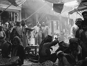Archivo:Crowded marketplace (Mosul, 1932)