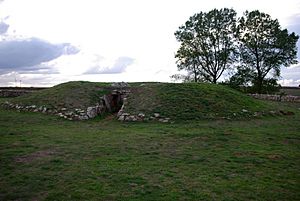 Archivo:Dolmen La Cabaña 01 by-dpc