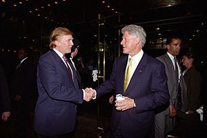 Archivo:Donald Trump and Bill Clinton