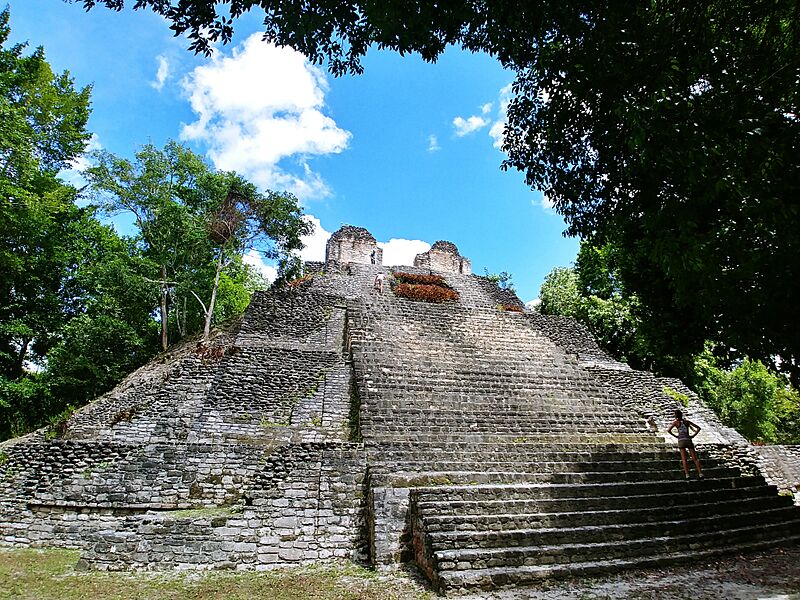 Dzibanche estructura 2