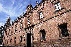 Archivo:Fachada del Centro Cultural Clavijero 409