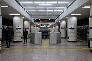 Archivo:Fuxingmen Station (Line 2) Platform 20181106