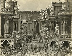 Archivo:Griffith-intolerance