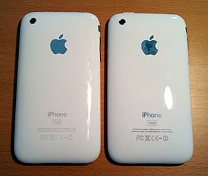 Archivo:IPhone 3G and 3G S backs